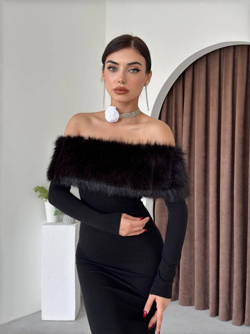 Madonna Yaka, Siyah, Peluş Detaylı Elbise